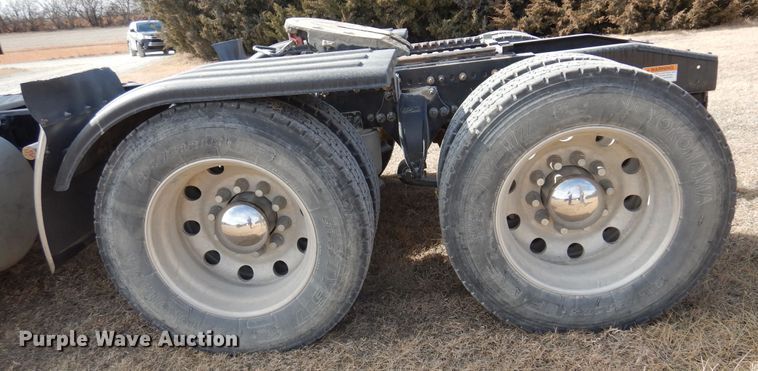 image for item DK4320 2015 Freightliner Cascadia 125  semi truck