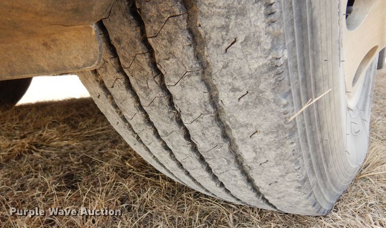 image for item DK4320 2015 Freightliner Cascadia 125  semi truck