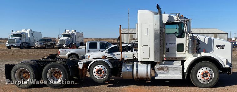 image for item DL1445 2013 Kenworth T800  semi truck