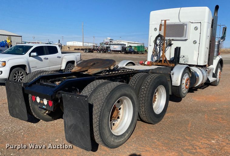 image for item DL1445 2013 Kenworth T800  semi truck