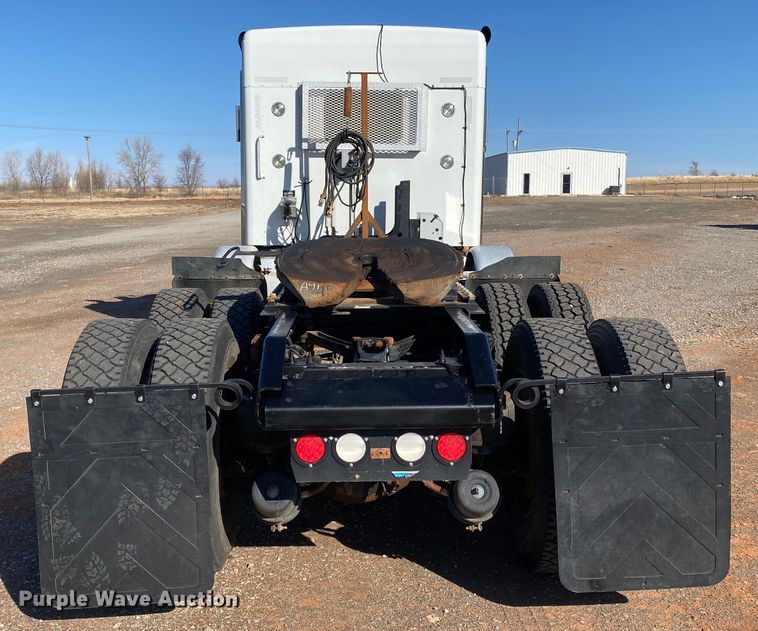 image for item DL1445 2013 Kenworth T800  semi truck