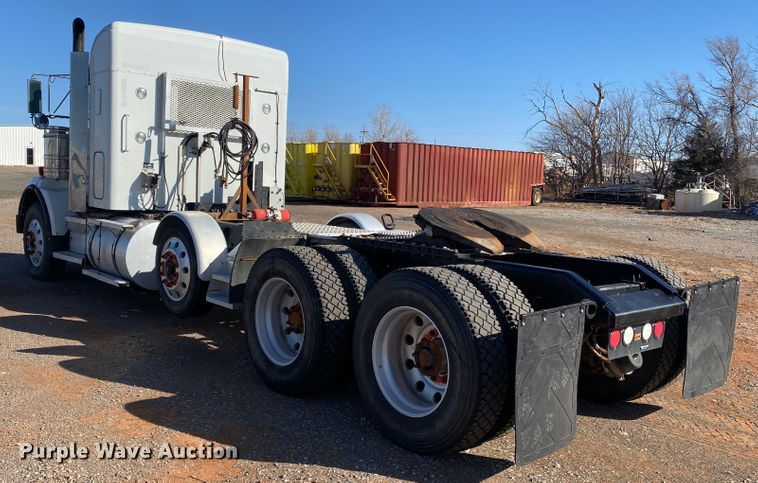 image for item DL1445 2013 Kenworth T800  semi truck