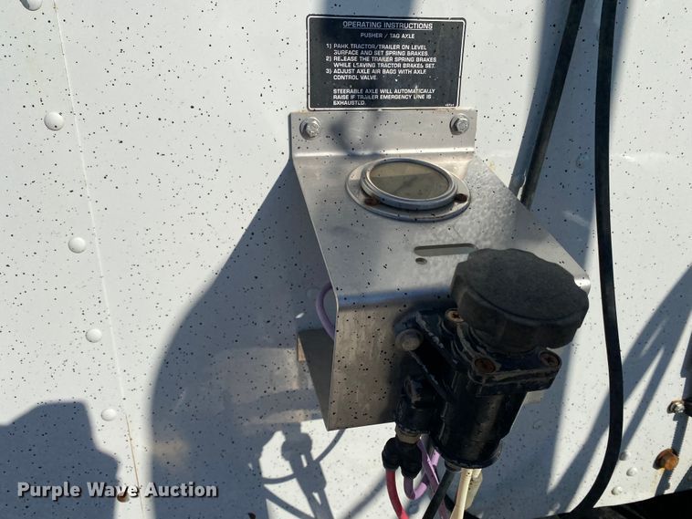 image for item DL1445 2013 Kenworth T800  semi truck