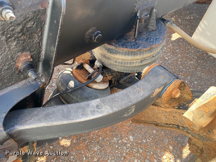 image for item DL1445 2013 Kenworth T800  semi truck