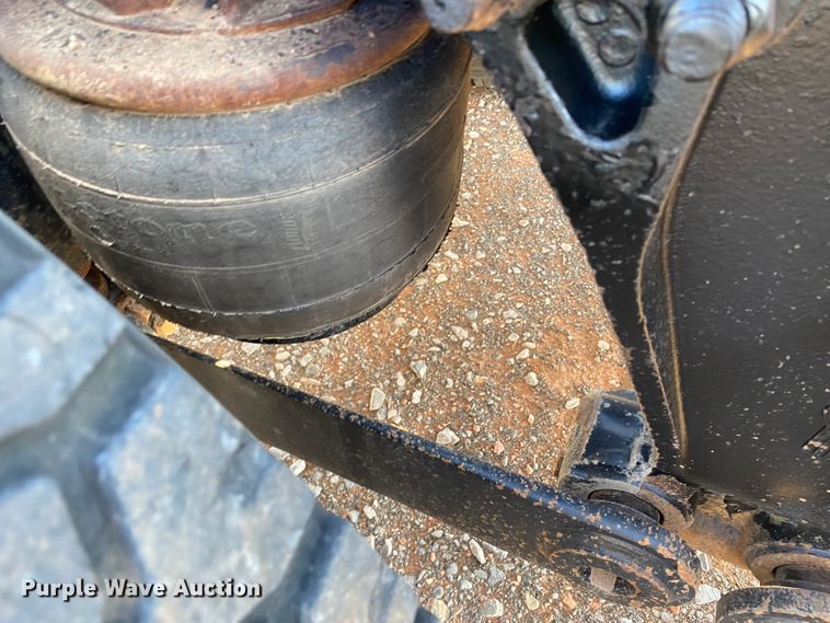 image for item DL1445 2013 Kenworth T800  semi truck