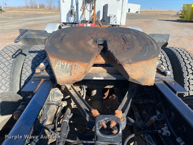 image for item DL1445 2013 Kenworth T800  semi truck