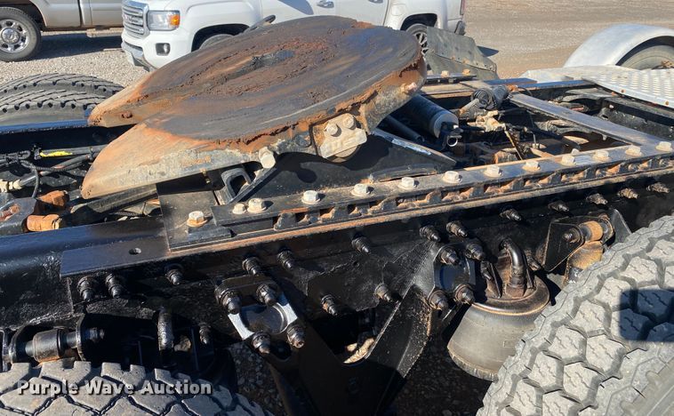 image for item DL1445 2013 Kenworth T800  semi truck