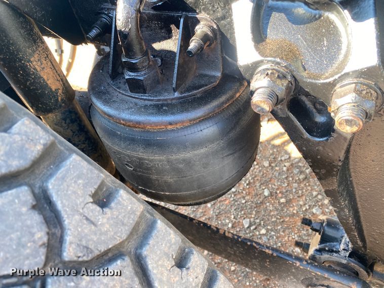 image for item DL1445 2013 Kenworth T800  semi truck