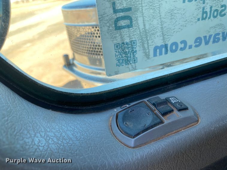 image for item DL1445 2013 Kenworth T800  semi truck