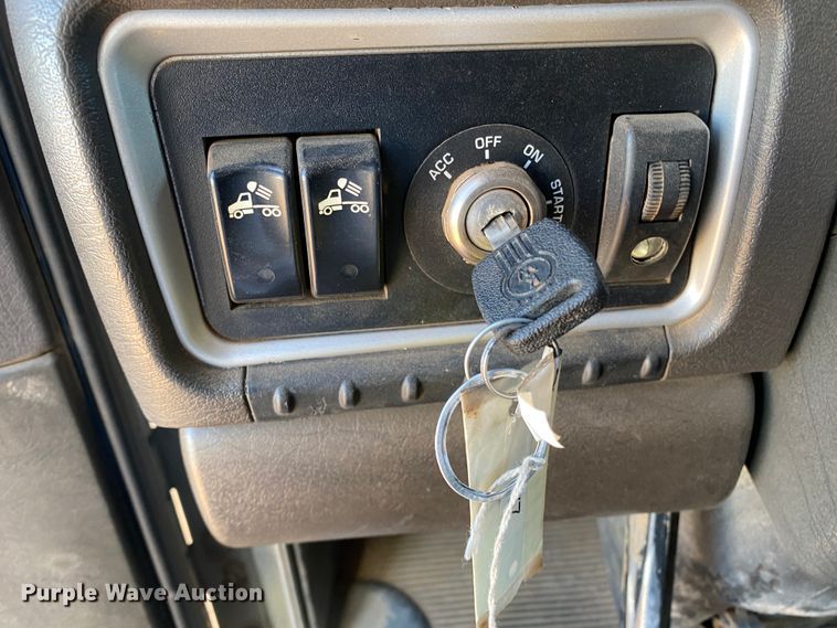 image for item DL1445 2013 Kenworth T800  semi truck