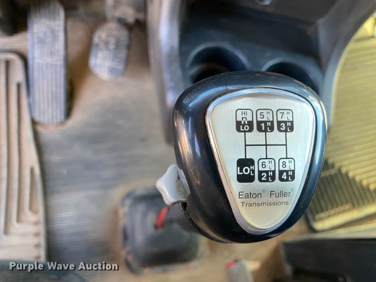 image for item DL1445 2013 Kenworth T800  semi truck