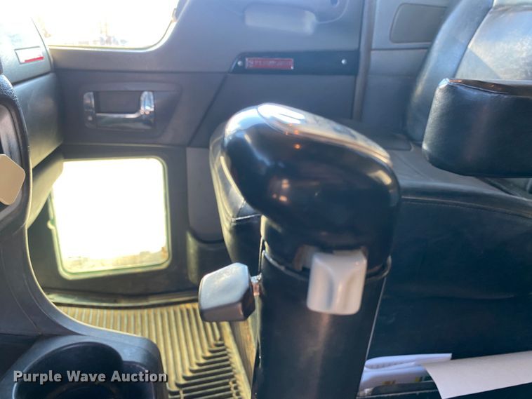 image for item DL1445 2013 Kenworth T800  semi truck