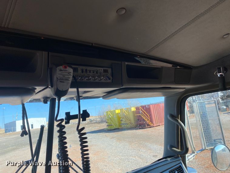 image for item DL1445 2013 Kenworth T800  semi truck