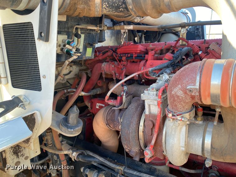 image for item DL1445 2013 Kenworth T800  semi truck