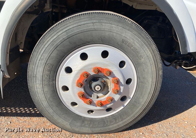 image for item DL1445 2013 Kenworth T800  semi truck