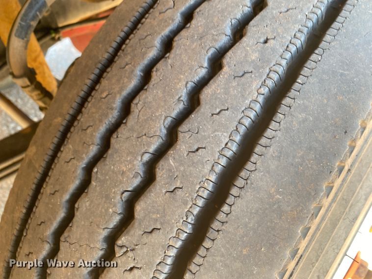 image for item DL1445 2013 Kenworth T800  semi truck