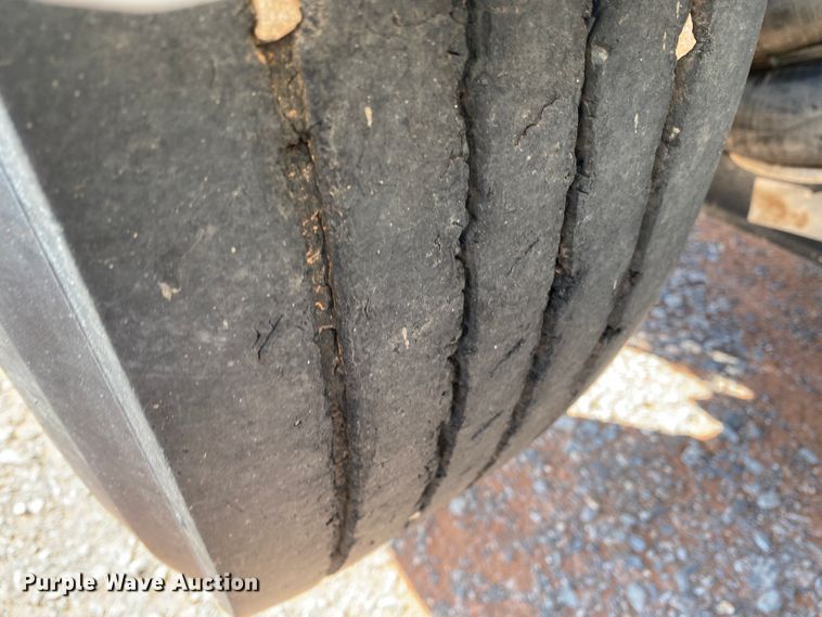 image for item DL1445 2013 Kenworth T800  semi truck