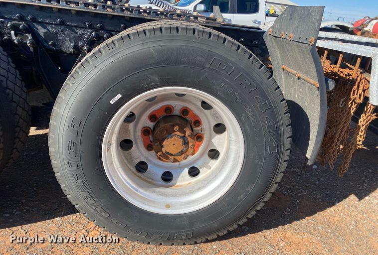 image for item DL1445 2013 Kenworth T800  semi truck