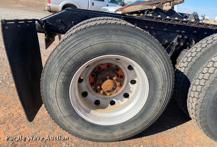 image for item DL1445 2013 Kenworth T800  semi truck