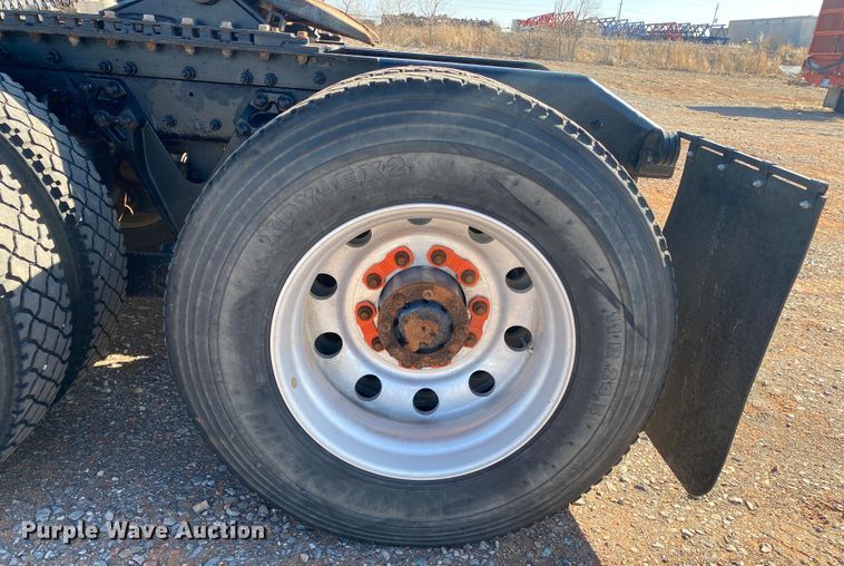 image for item DL1445 2013 Kenworth T800  semi truck