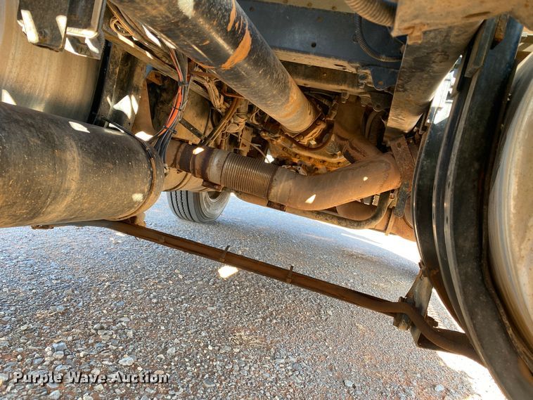 image for item DL1445 2013 Kenworth T800  semi truck