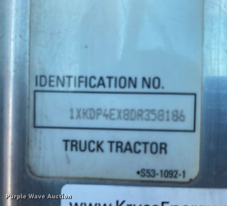image for item DL1445 2013 Kenworth T800  semi truck