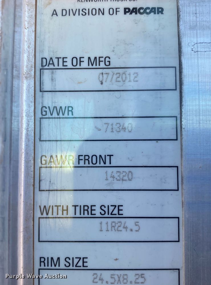 image for item DL1445 2013 Kenworth T800  semi truck