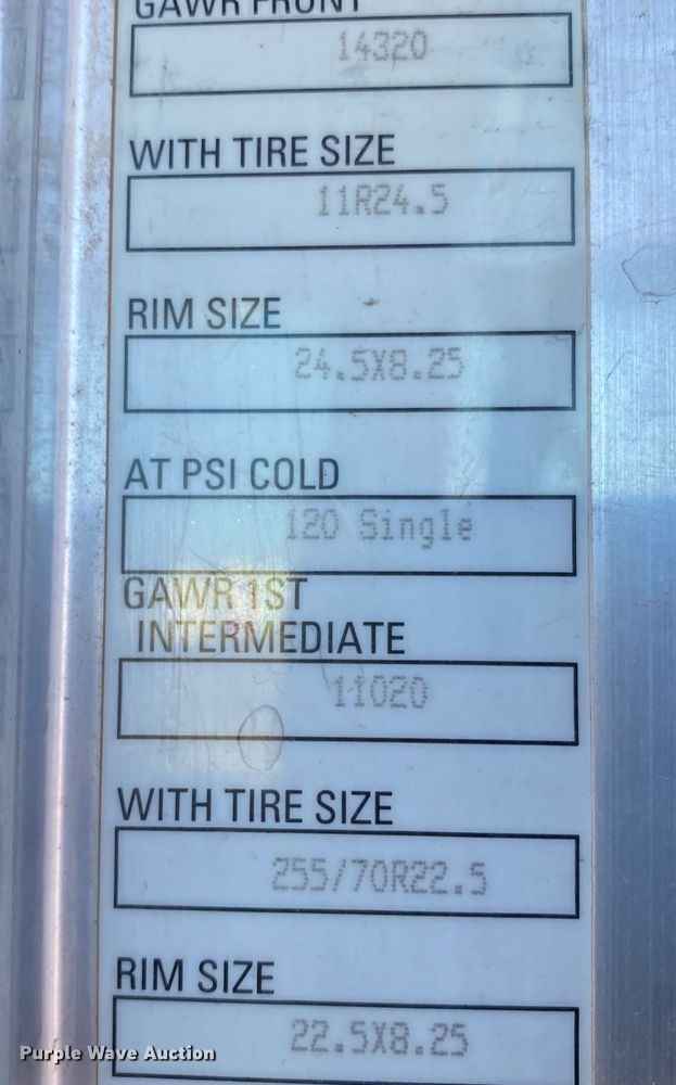 image for item DL1445 2013 Kenworth T800  semi truck