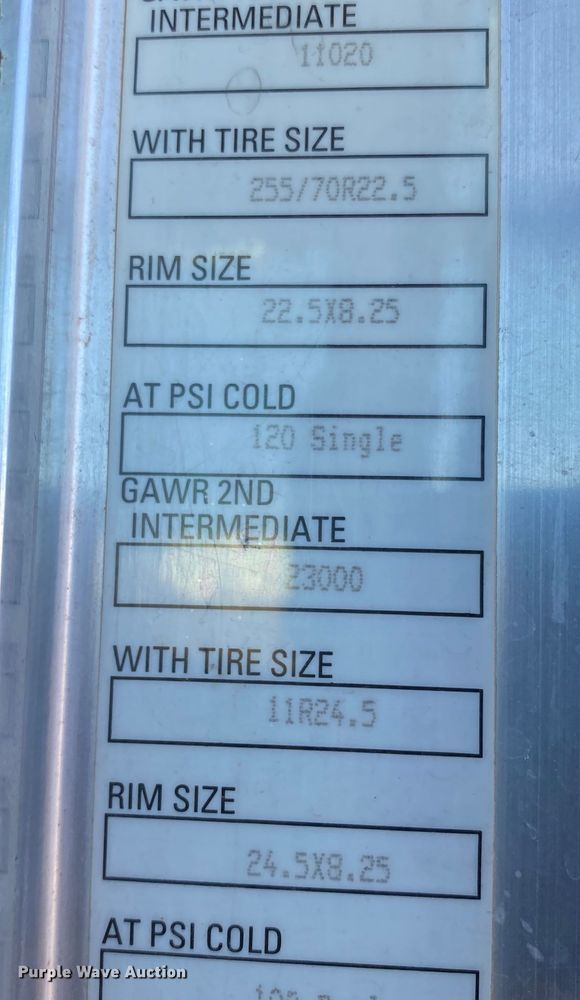 image for item DL1445 2013 Kenworth T800  semi truck