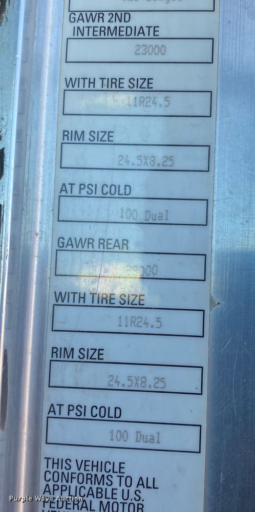 image for item DL1445 2013 Kenworth T800  semi truck