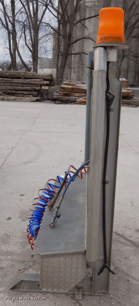 image for item DL5933 Aluminum headache rack