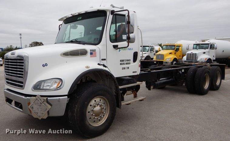 image for item DM4405 2007 Freightliner Business Class M2  truck cab and chassis