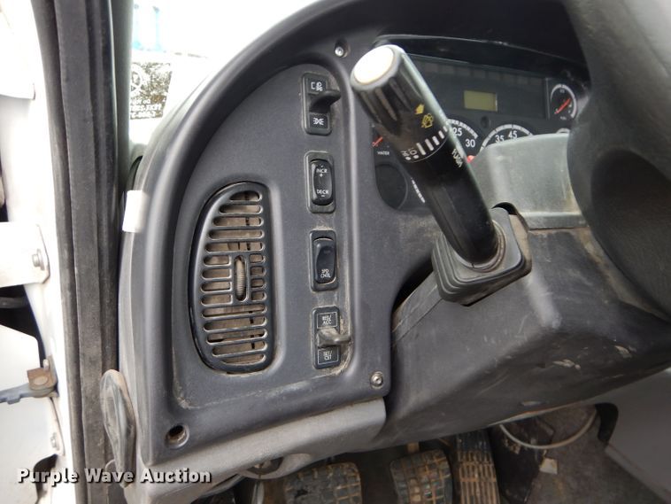 image for item DM4405 2007 Freightliner Business Class M2  truck cab and chassis