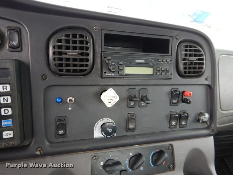 image for item DM4405 2007 Freightliner Business Class M2  truck cab and chassis