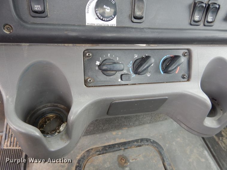 image for item DM4405 2007 Freightliner Business Class M2  truck cab and chassis