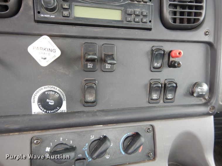 image for item DM4405 2007 Freightliner Business Class M2  truck cab and chassis