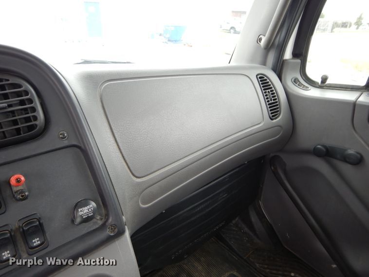 image for item DM4405 2007 Freightliner Business Class M2  truck cab and chassis