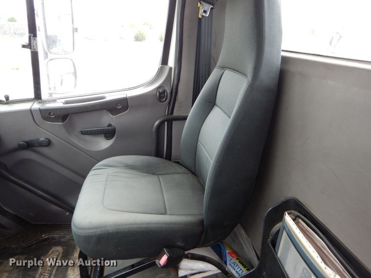 image for item DM4405 2007 Freightliner Business Class M2  truck cab and chassis