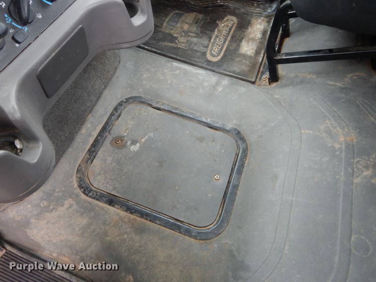 image for item DM4405 2007 Freightliner Business Class M2  truck cab and chassis