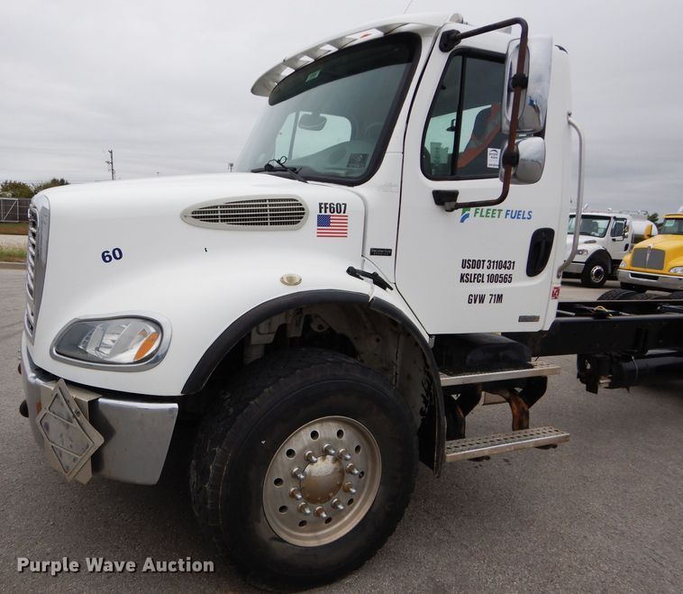 image for item DM4405 2007 Freightliner Business Class M2  truck cab and chassis