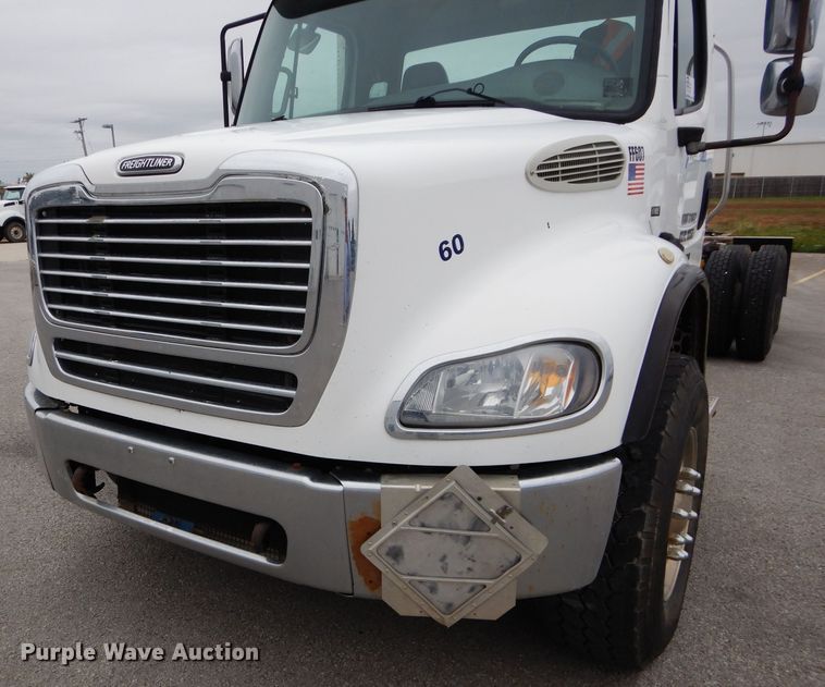 image for item DM4405 2007 Freightliner Business Class M2  truck cab and chassis