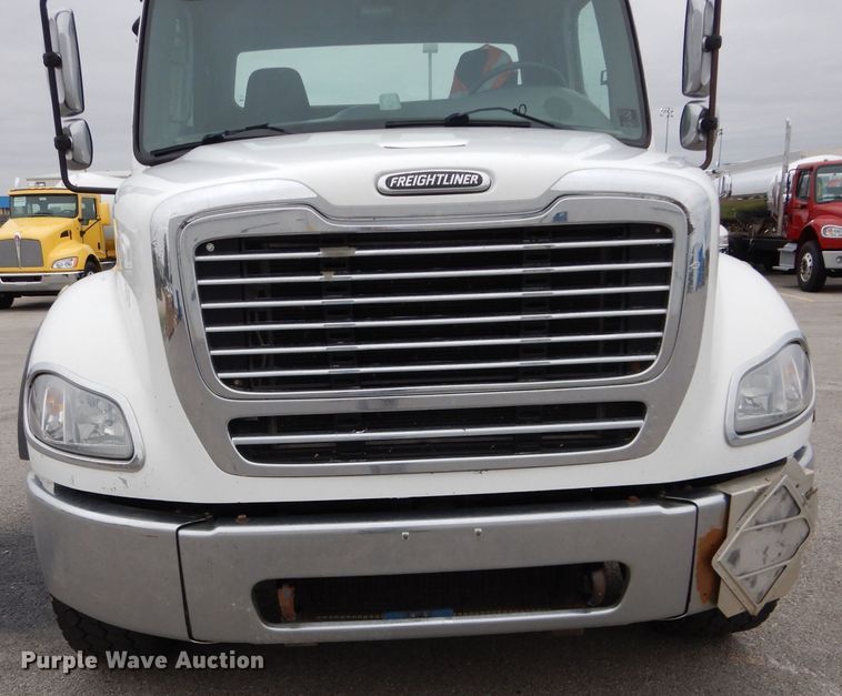 image for item DM4405 2007 Freightliner Business Class M2  truck cab and chassis