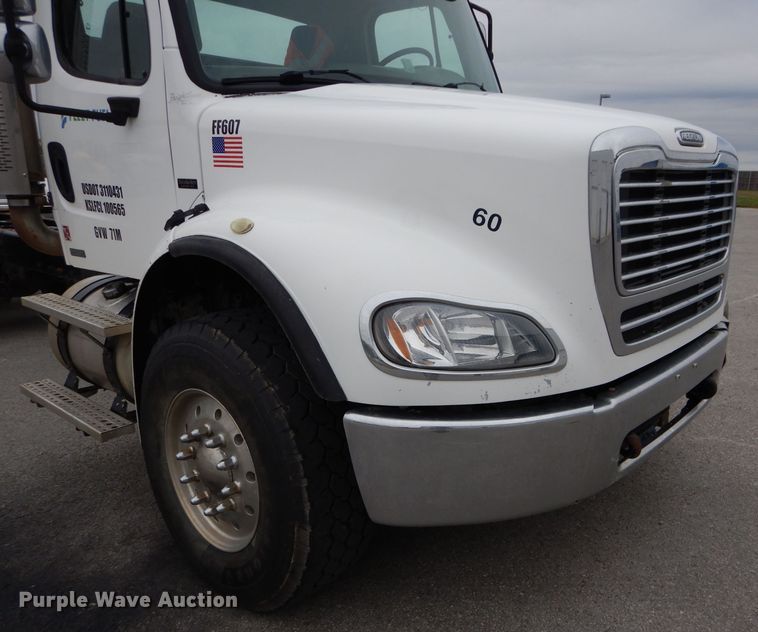 image for item DM4405 2007 Freightliner Business Class M2  truck cab and chassis