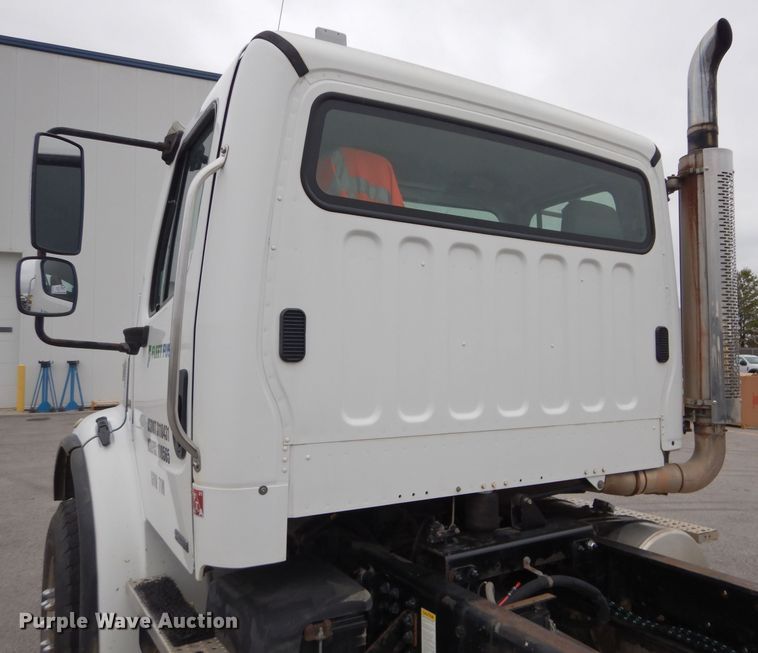 image for item DM4405 2007 Freightliner Business Class M2  truck cab and chassis