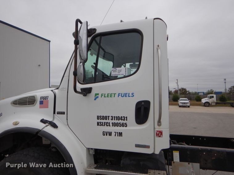 image for item DM4405 2007 Freightliner Business Class M2  truck cab and chassis