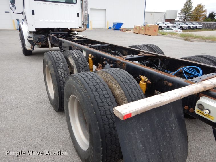 image for item DM4405 2007 Freightliner Business Class M2  truck cab and chassis