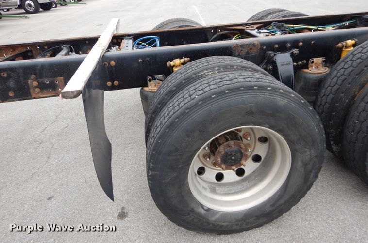 image for item DM4405 2007 Freightliner Business Class M2  truck cab and chassis