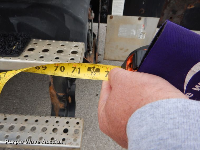 image for item DM4405 2007 Freightliner Business Class M2  truck cab and chassis