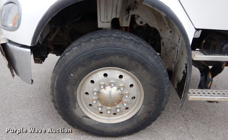 image for item DM4405 2007 Freightliner Business Class M2  truck cab and chassis