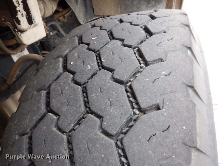 image for item DM4405 2007 Freightliner Business Class M2  truck cab and chassis